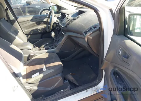 2013 Ford Escape S z USA, uszkodzony, nr VIN 1FMCU0F70DUB93072